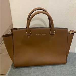 Medium Michael Kors purse, light brown